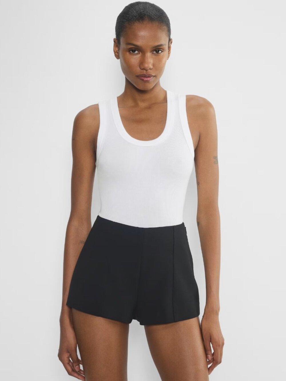 Aritzia Wilfred | Minimalist High-Waist Tailored Shorts Black